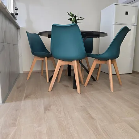 Sealion Apartmen *